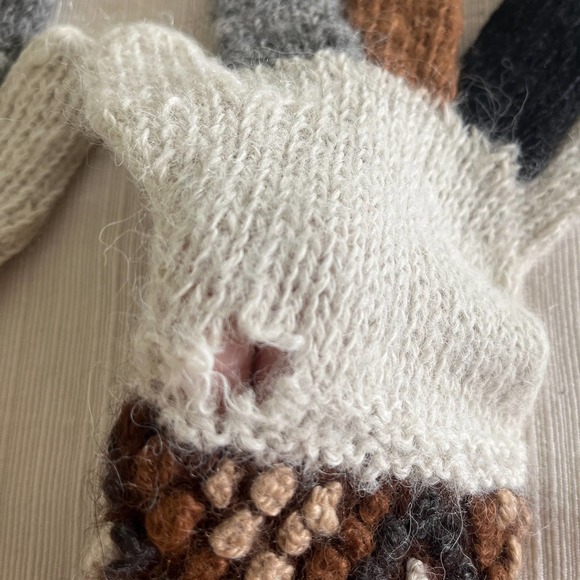 Adorable wool gloves from Peru 🇵🇪 . Size small.  GUC. - Picture 5 of 5